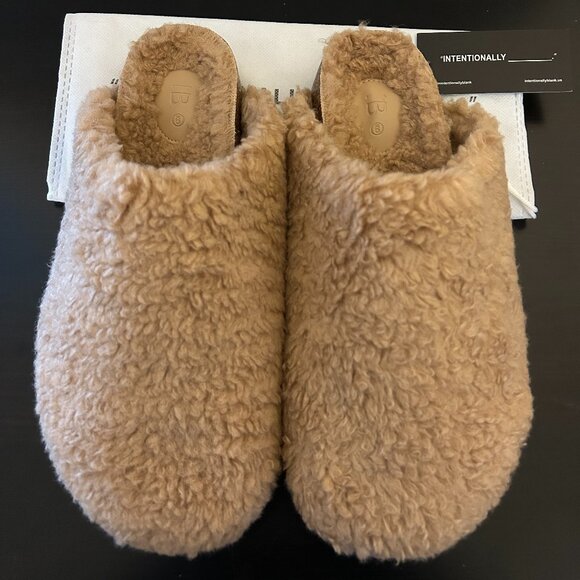 Womens INTENTIONALLY BLANK Sz 9 Tan Fuzzy Slide Mules Slippers - Picture 4 of 11